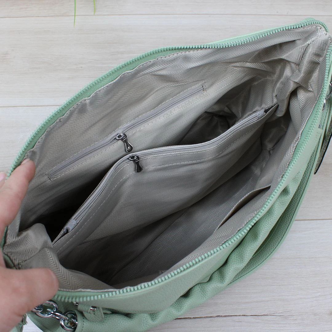 Жіноча сумка-мішок кольору фісташка для яскравих образів